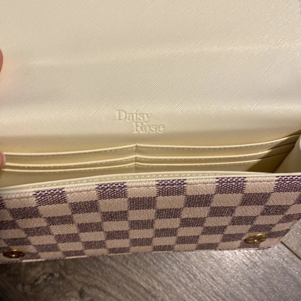 Cream and Purple Crossbody Bag with Luxurious Accents - Picture 3 of 5